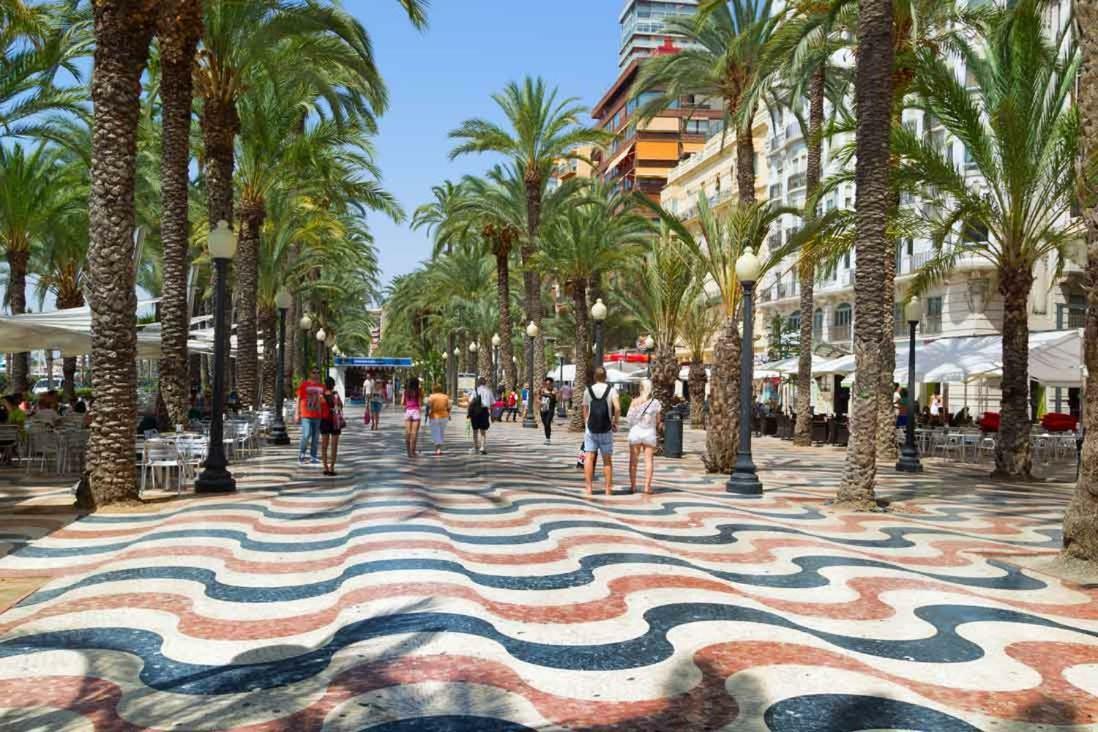 Beach, City Center And Entertainment Alicante Buitenkant foto